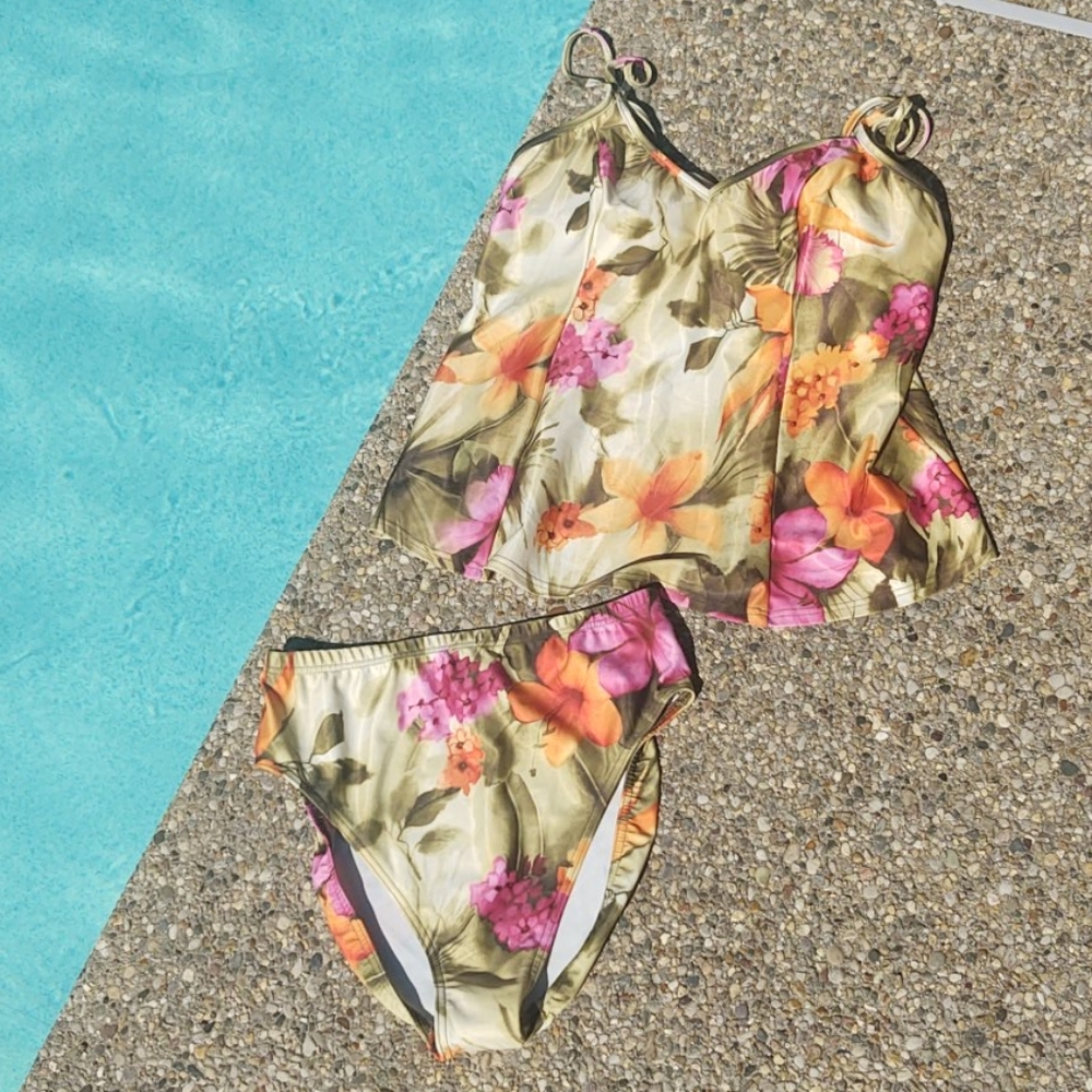 NWT TWO PIECE TANKINI TROPICAL PRINT SWIMSUIT